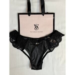 NWT Victoria’s Secret Vintage Lace, Faux Leather Thong Black Size XS 2014
